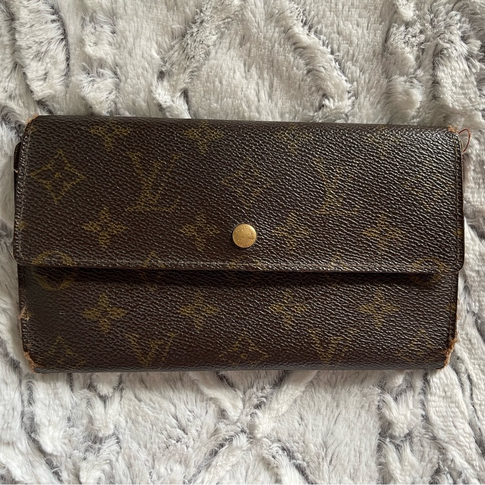 Louis Vuitton Vintage 1992 Leather Sarah Monogram Wallet